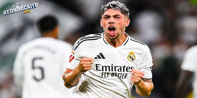 Tiền vệ phòng ngự hay nhất gọi tên Federico Valverde