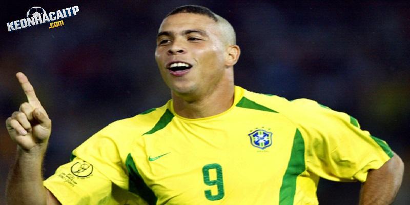 ronaldo là huyền thoại trong vị trí tiền đạo