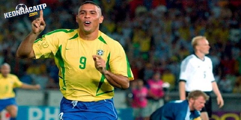 Ronaldo De Lima là tiền đạo huyền thoại với thành tích không ai sánh bằng tại World Cup Ronaldo De Lima là tiền đạo huyền thoại với thành tích không ai sánh bằng tại World Cup